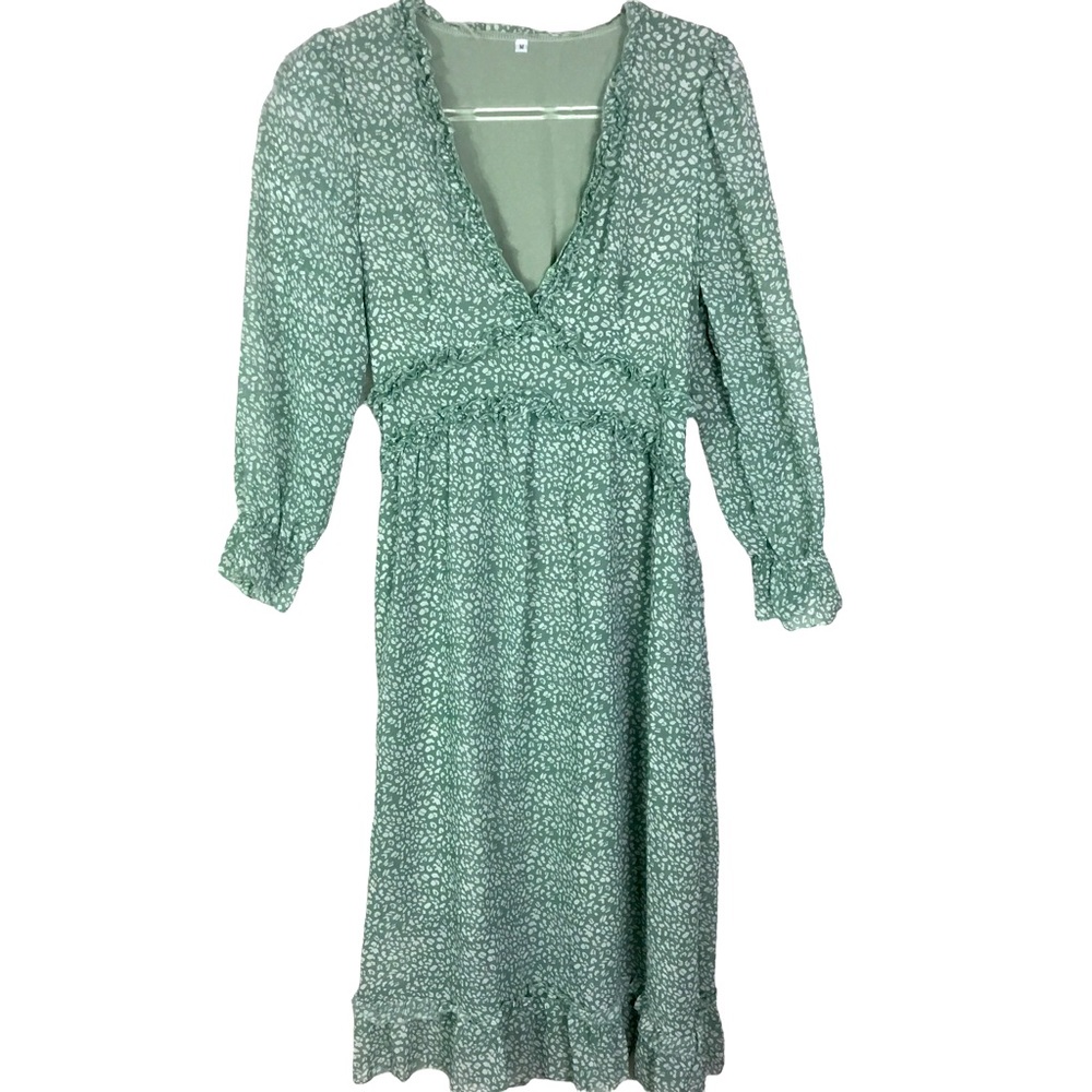 Deep V-neck Ruffle Long Sleeve Floral Print Maxi Dress size Medium NWOT